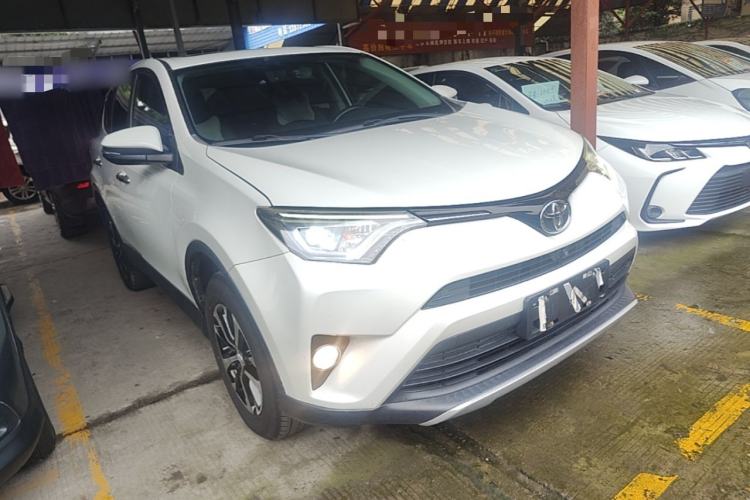 Used Toyota RAV4 2016 2.0L CVT 4x4 New Edition China V Standard Front Right 45 Deg