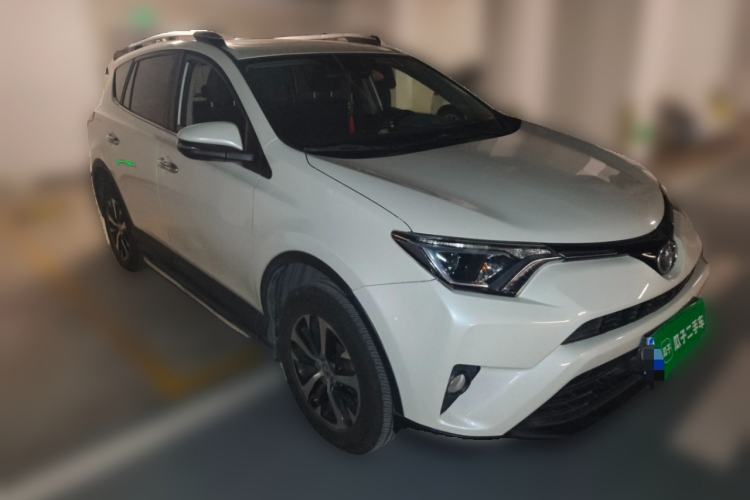 Used Toyota RAV4 2016 2.0L CVT Two-Wheel Drive Fashion Edition China V Standard Front Right 45 Deg