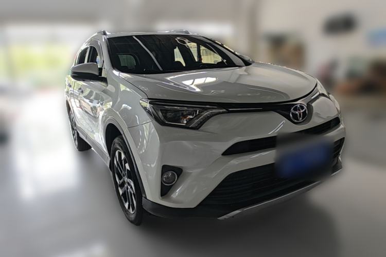 Used Toyota RAV4 2016 2.5L Automatic 4x4 Elite Edition Front Right 45 Deg