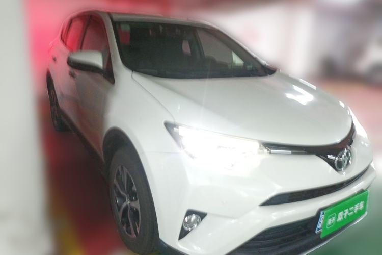 Used Toyota RAV4 2016 2.0L CVT Two-Wheel Drive Smart Edition China V Standard Front Right 45 Deg