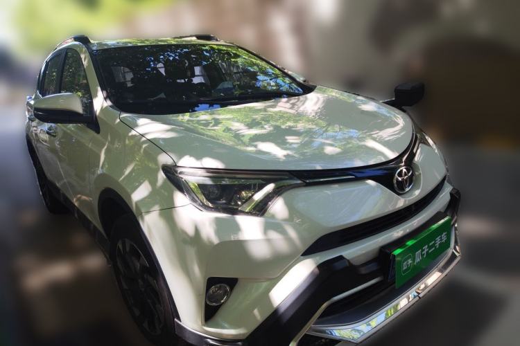 Used Toyota RAV4 2016 2.5L Automatic 4x4 Elite Edition Front Right 45 Deg