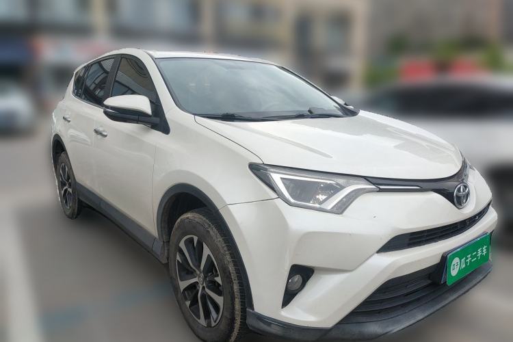 Used Toyota RAV4 2016 2.0L CVT Two-Wheel Drive Fashion Edition China V Standard Front Right 45 Deg
