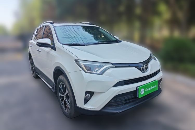 Used Toyota RAV4 2016 2.0L CVT Two-Wheel Drive Fashion Edition China V Standard Front Right 45 Deg