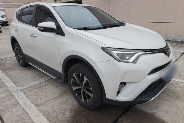 Used Toyota RAV4 2016 2.0L CVT Two-Wheel Drive Smart Edition China V Standard Front Right 45 Deg
