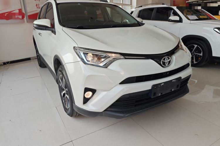 Used Toyota RAV4 2016 2.0L CVT Two-Wheel Drive Comfort Edition China V Standard Front Right 45 Deg