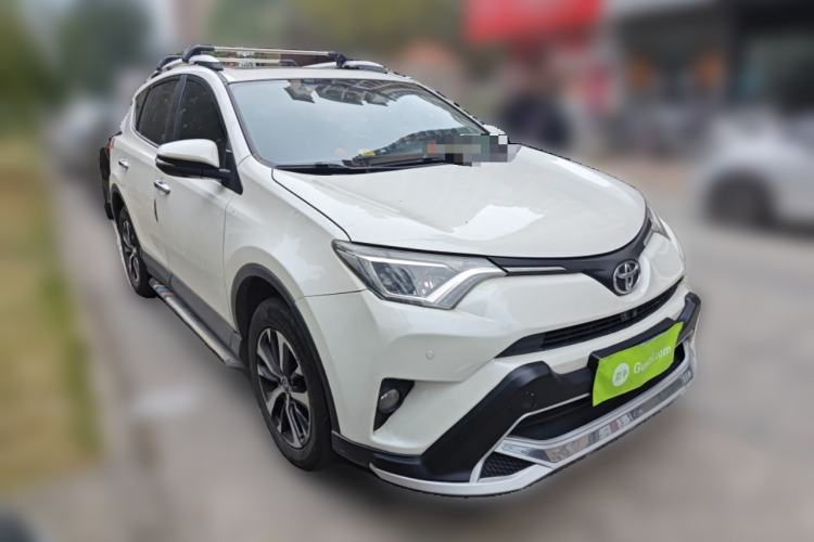 Used Toyota RAV4 2016 2.0L CVT Two-Wheel Drive Fashion Edition China V Standard Front Right 45 Deg