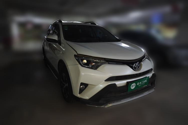 Used Toyota RAV4 2016 2.0L CVT Two-Wheel Drive Fashion Edition China V Standard Front Right 45 Deg