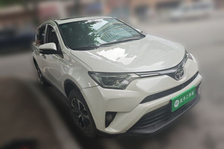 Used Toyota RAV4 2016 2.0L CVT Two-Wheel Drive Fashion Edition China V Standard Front Right 45 Deg