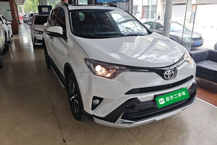 Used Toyota RAV4 2016 2.0L CVT Two-Wheel Drive Fashion Edition China V Standard Front Right 45 Deg