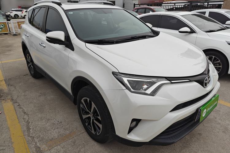 Used Toyota RAV4 2016 2.0L CVT Two-Wheel Drive Fashion Edition China V Standard Front Right 45 Deg