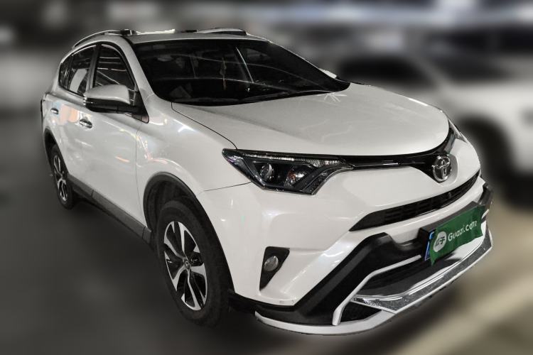 Used Toyota RAV4 2016 2.0L CVT Two-Wheel Drive Fashion Edition China V Standard Front Right 45 Deg