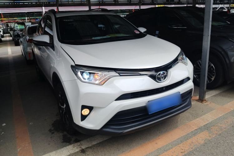 Used Toyota RAV4 2016 2.0L CVT Two-Wheel Drive Fashion Edition China V Standard Front Right 45 Deg