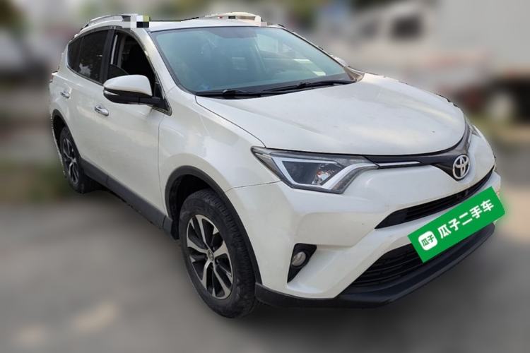 Used Toyota RAV4 2016 2.0L CVT Two-Wheel Drive Fashion Edition China V Standard Front Right 45 Deg