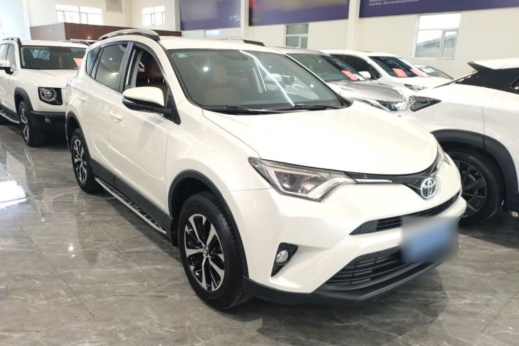 Used Toyota RAV4 2016 2.0L CVT Two-Wheel Drive Urban Edition China V Standard Front Right 45 Deg