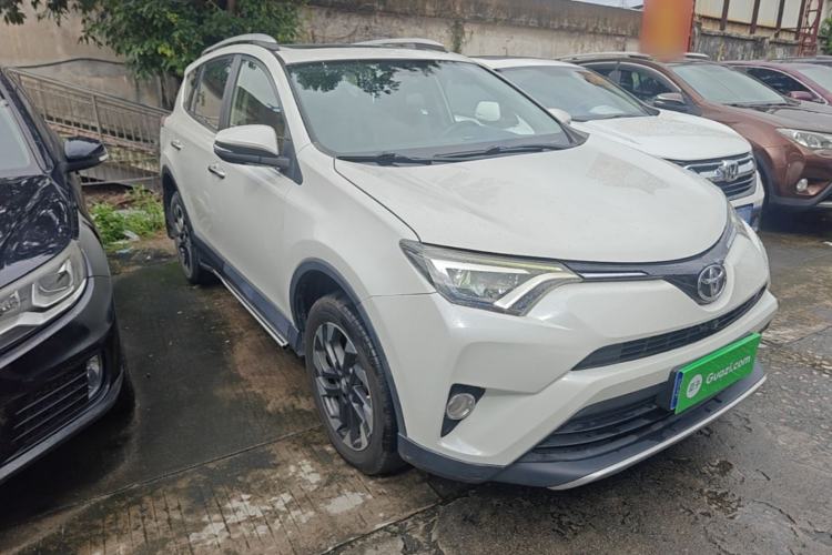 Used Toyota RAV4 2016 2.5L Automatic 4x4 Elite Edition Front Right 45 Deg