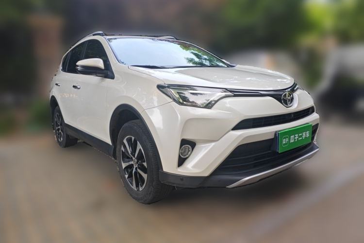 Used Toyota RAV4 2016 2.0L CVT Two-Wheel Drive Smart Edition China V Standard Front Right 45 Deg