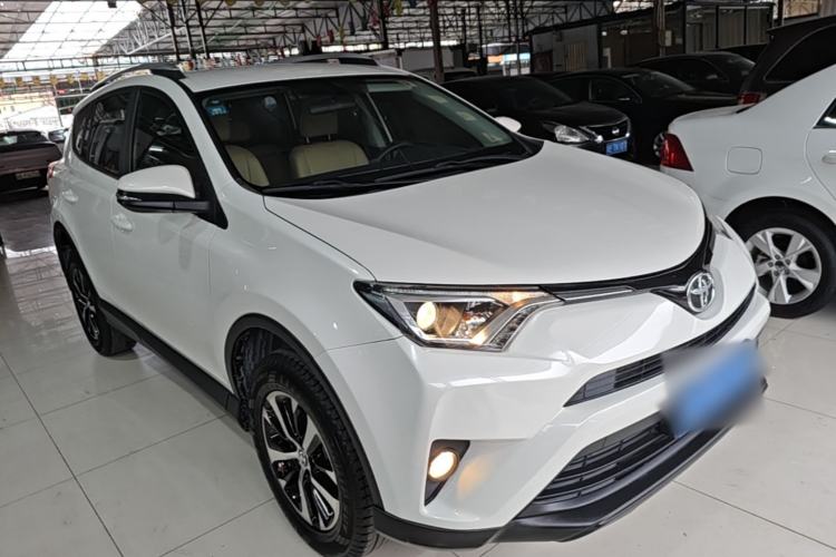 Used Toyota RAV4 2016 2.0L CVT Two-Wheel Drive Urban Edition China V Standard Front Right 45 Deg