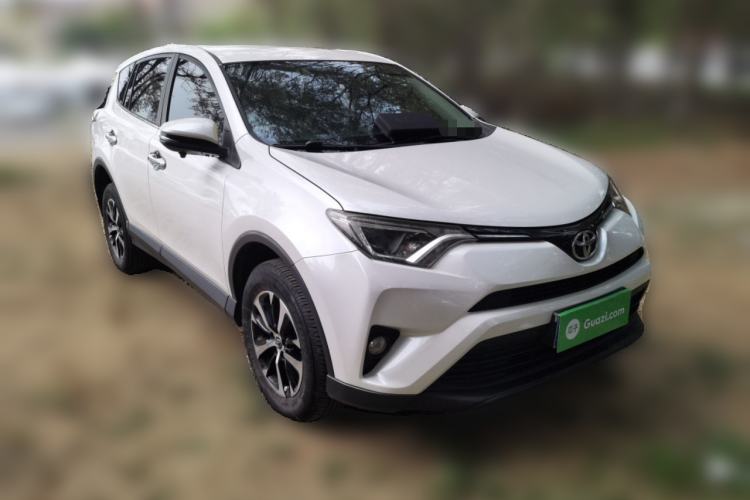 Used Toyota RAV4 2016 2.0L CVT Two-Wheel Drive Urban Edition China V Standard Front Right 45 Deg