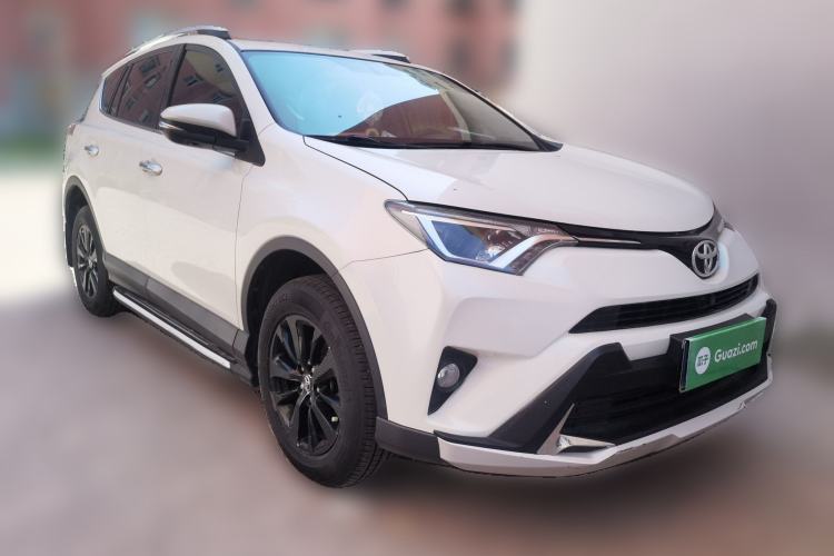 Used Toyota RAV4 2016 2.0L CVT Two-Wheel Drive Fashion Edition China V Standard Front Right 45 Deg