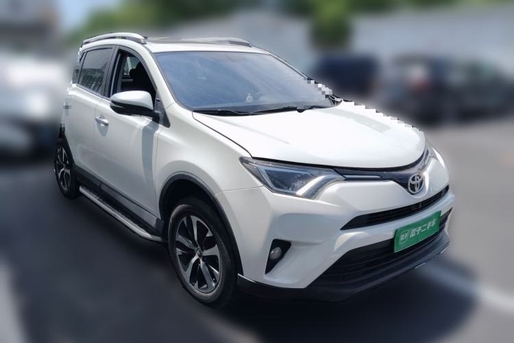 Used Toyota RAV4 2016 2.0L CVT Two-Wheel Drive Fashion Edition China V Standard Front Right 45 Deg