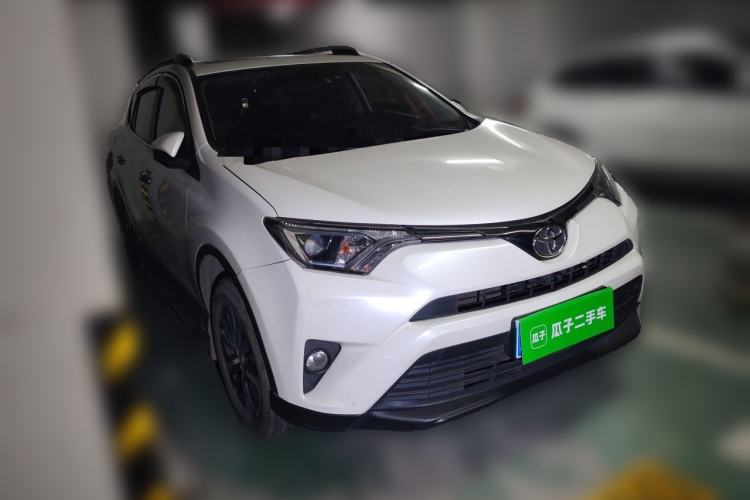 Used Toyota RAV4 2016 2.0L CVT Two-Wheel Drive Fashion Edition China V Standard Front Right 45 Deg