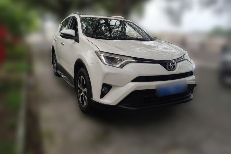 Used Toyota RAV4 2016 2.0L CVT Two-Wheel Drive Fashion Edition China V Standard Front Right 45 Deg