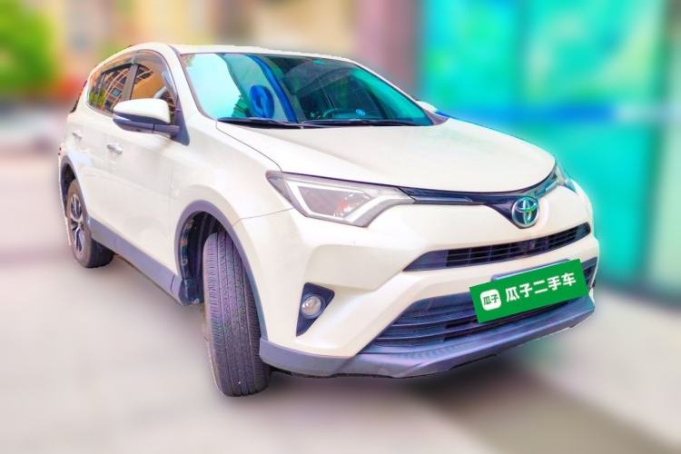 Used Toyota RAV4 2016 2.0L CVT Two-Wheel Drive Fashion Edition China V Standard Front Right 45 Deg