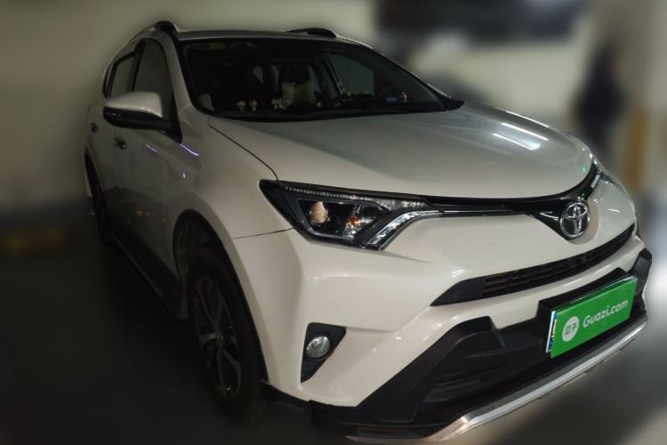Used Toyota RAV4 2016 2.0L CVT Two-Wheel Drive Fashion Edition China V Standard Front Right 45 Deg