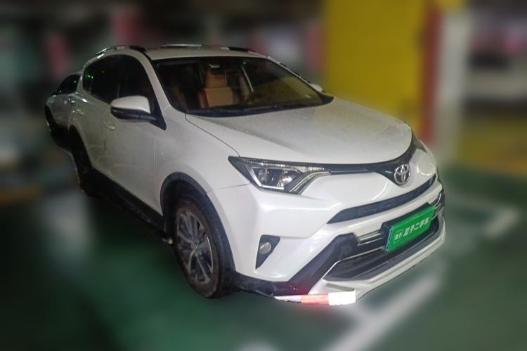 Used Toyota RAV4 2016 2.0L CVT Two-Wheel Drive Urban Edition China V Standard Front Right 45 Deg