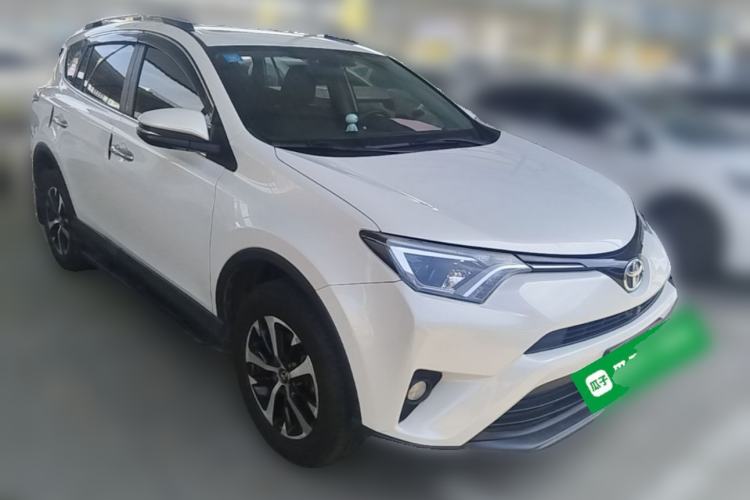 Used Toyota RAV4 2016 2.0L CVT Two-Wheel Drive Fashion Edition China V Standard Front Right 45 Deg