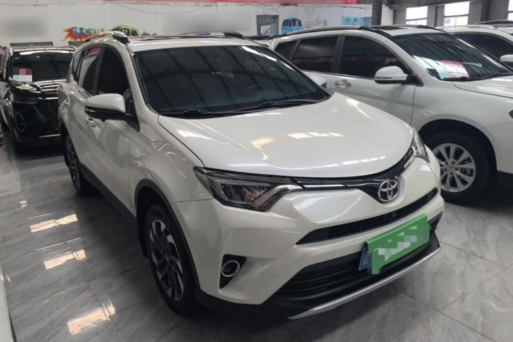 Used Toyota RAV4 2016 2.5L Automatic 4x4 Elite Edition Front Right 45 Deg