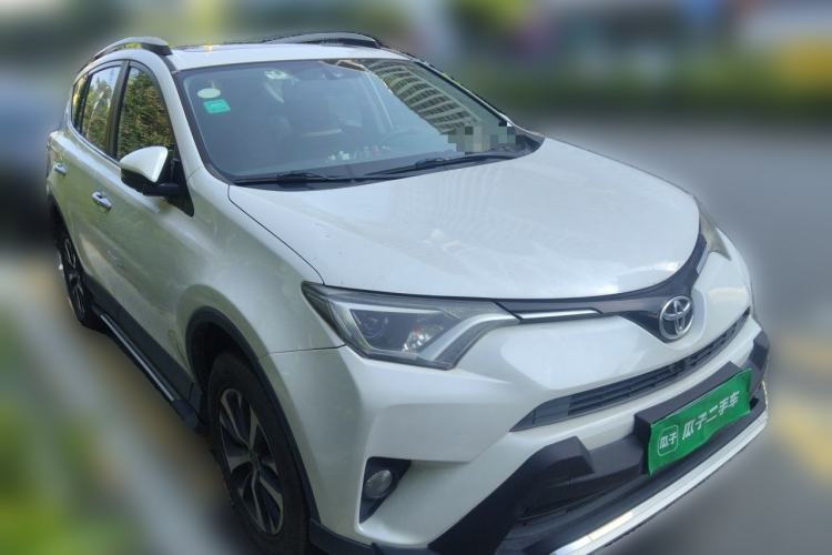 Used Toyota RAV4 2016 2.0L CVT Two-Wheel Drive Fashion Edition China V Standard Front Right 45 Deg