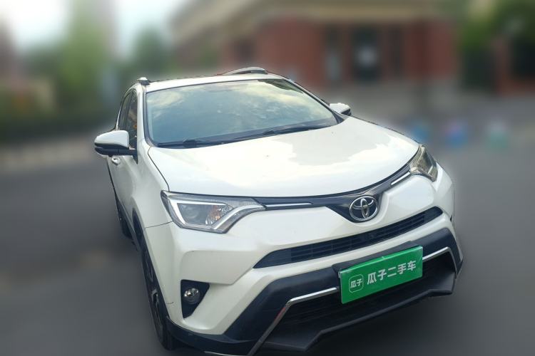 Used Toyota RAV4 2016 2.0L CVT Two-Wheel Drive Fashion Edition China V Standard Front Right 45 Deg