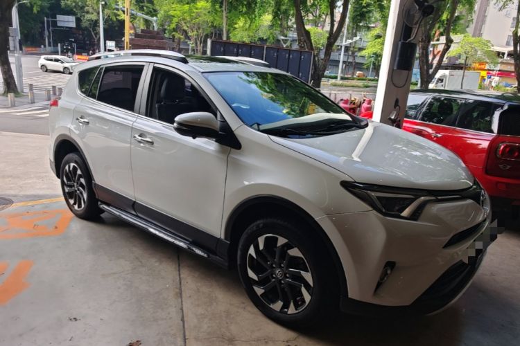 Used Toyota RAV4 2016 2.5L Automatic 4x4 Elite Edition Front Right 45 Deg