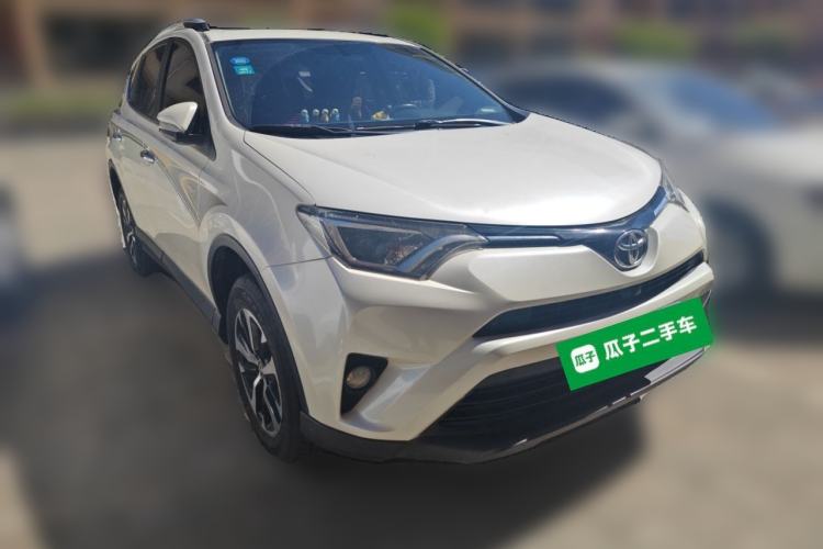 Used Toyota RAV4 2016 2.0L CVT Two-Wheel Drive Fashion Edition China V Standard Front Right 45 Deg