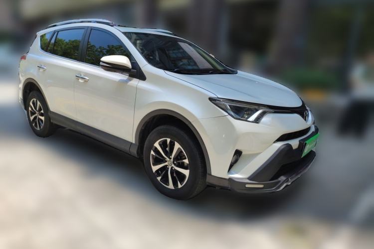 Used Toyota RAV4 2016 2.0L CVT Two-Wheel Drive Fashion Edition China V Standard Front Right 45 Deg