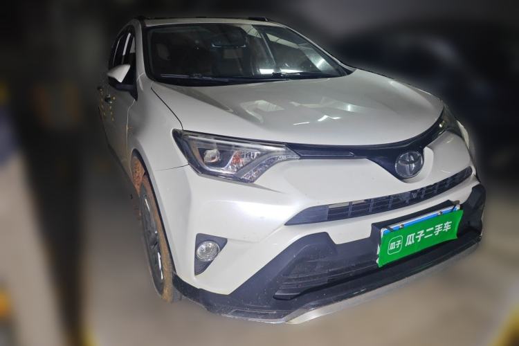 Used Toyota RAV4 2016 2.0L CVT 4x4 New Edition China V Standard Front Right 45 Deg