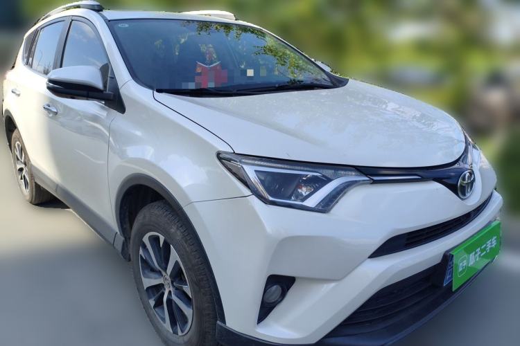 Used Toyota RAV4 2016 2.0L CVT Two-Wheel Drive Fashion Edition China V Standard Front Right 45 Deg