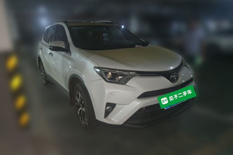 Used Toyota RAV4 2016 2.0L CVT Two-Wheel Drive Fashion Edition China V Standard Front Right 45 Deg