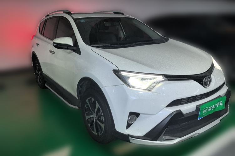 Used Toyota RAV4 2016 2.0L CVT Two-Wheel Drive Smart Edition China V Standard Front Right 45 Deg