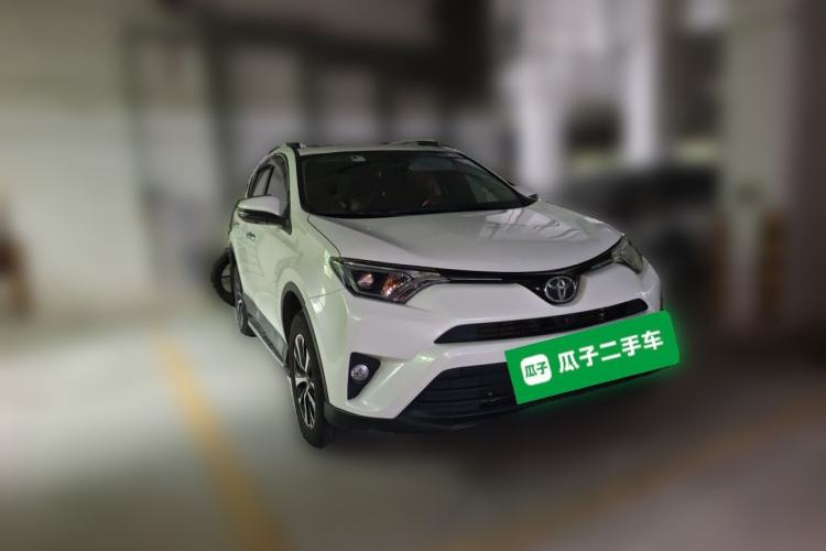 Used Toyota RAV4 2016 2.0L CVT Two-Wheel Drive Fashion Edition China V Standard Front Right 45 Deg