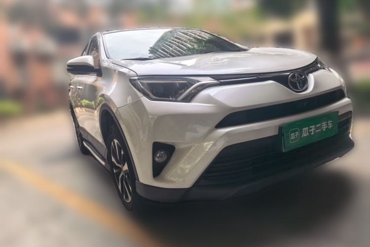 Used Toyota RAV4 2016 2.0L CVT Two-Wheel Drive Fashion Edition China V Standard Front Right 45 Deg