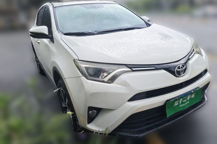 Used Toyota RAV4 2016 2.0L CVT Two-Wheel Drive Fashion Edition China V Standard Front Right 45 Deg