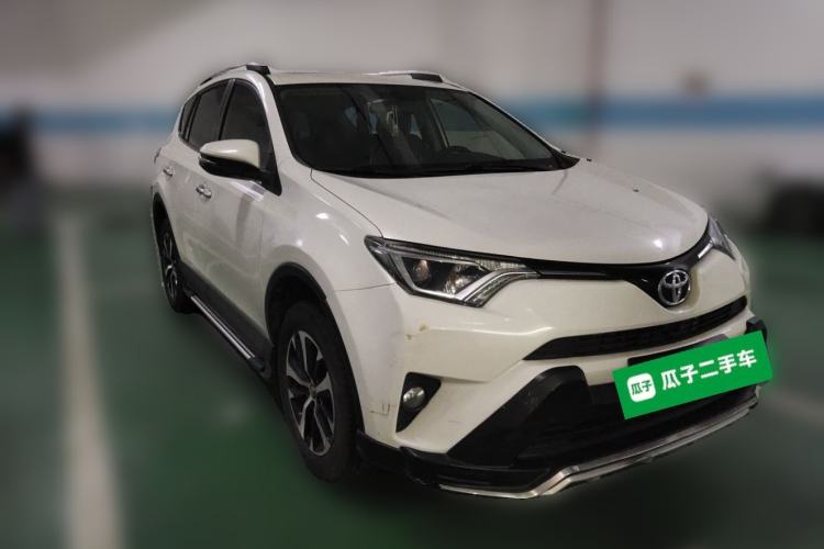 Used Toyota RAV4 2016 2.0L CVT Two-Wheel Drive Fashion Edition China V Standard Front Right 45 Deg