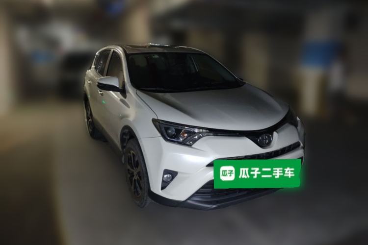 Used Toyota RAV4 2016 2.0L CVT Two-Wheel Drive Fashion Edition China V Standard Front Right 45 Deg