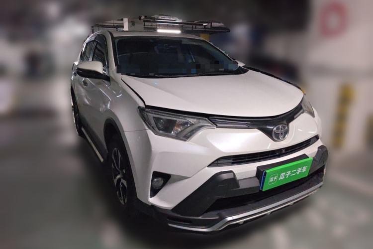 Used Toyota RAV4 2016 2.0L CVT Two-Wheel Drive Fashion Edition China V Standard Front Right 45 Deg