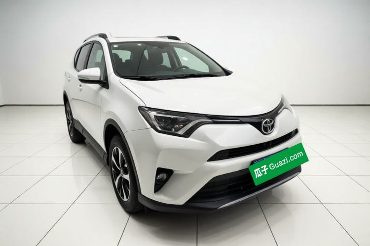 Used Toyota RAV4 2016 2.0L CVT Two-Wheel Drive Fashion Edition China V Standard Front Right 45 Deg