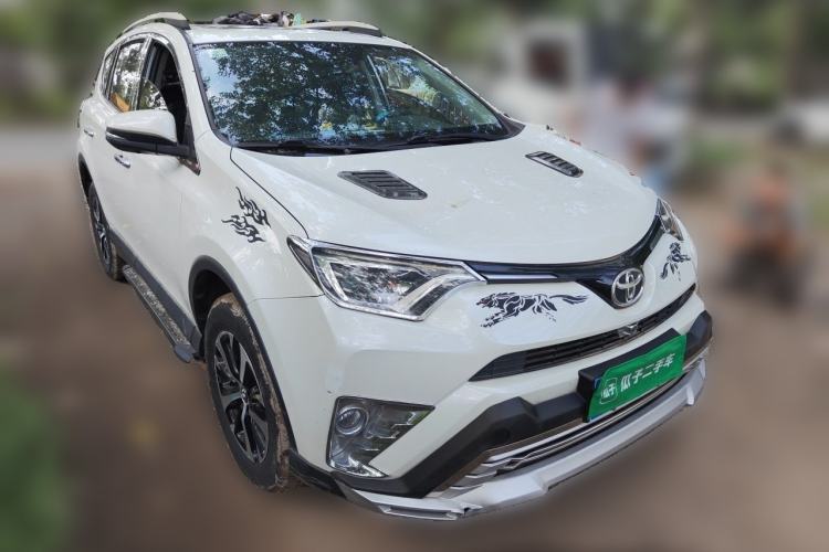 Used Toyota RAV4 2016 2.0L CVT Two-Wheel Drive Fashion Edition China V Standard Front Right 45 Deg
