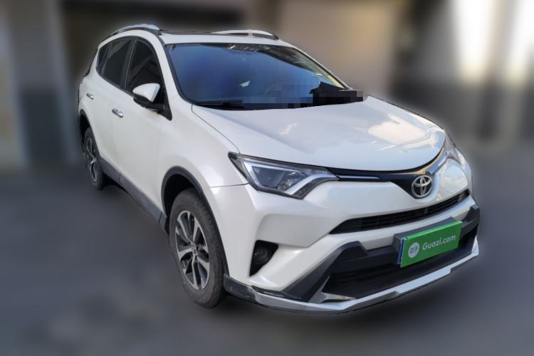 Used Toyota RAV4 2016 2.0L CVT Two-Wheel Drive Fashion Edition China V Standard Front Right 45 Deg