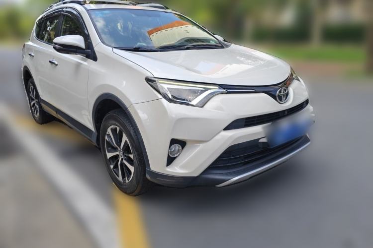 Used Toyota RAV4 2016 2.0L CVT Two-Wheel Drive Smart Edition China V Standard Front Right 45 Deg